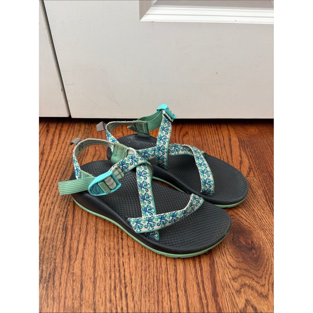 Chaco Adjustable Outdoor Sandals in Teal Floral Straps Women's Size 5 Gorpcore